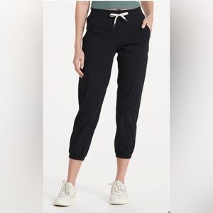 Vuori Miles Jogger in Black